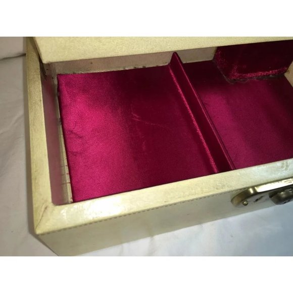Vintage Musical Jewelry Box Red Interior - Picture 5 of 11